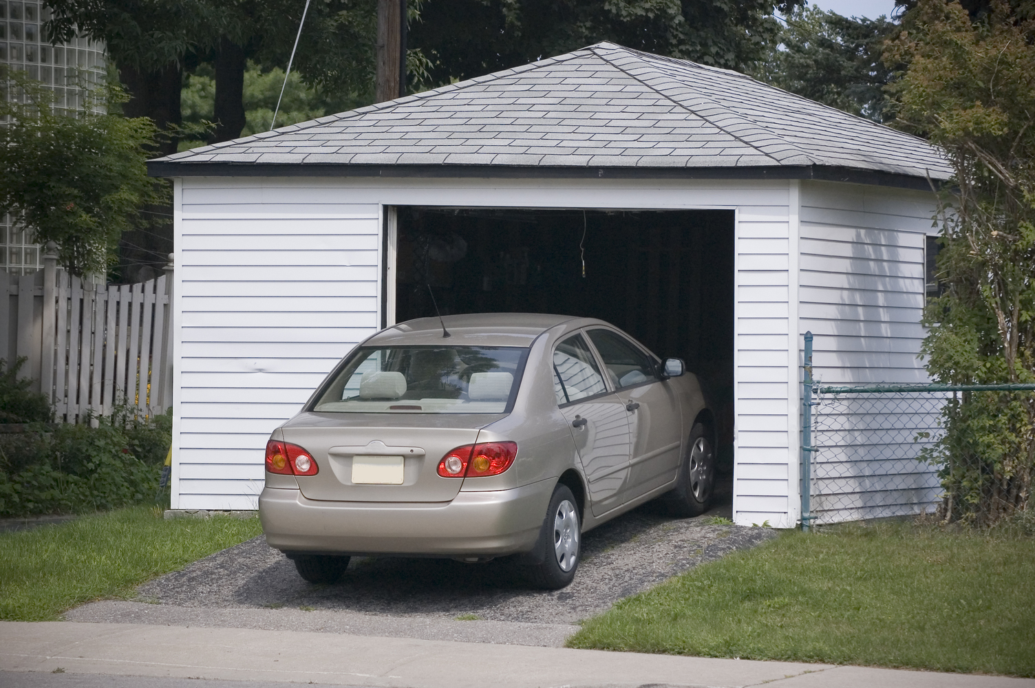 Benefits of parking your vehicle in a garage